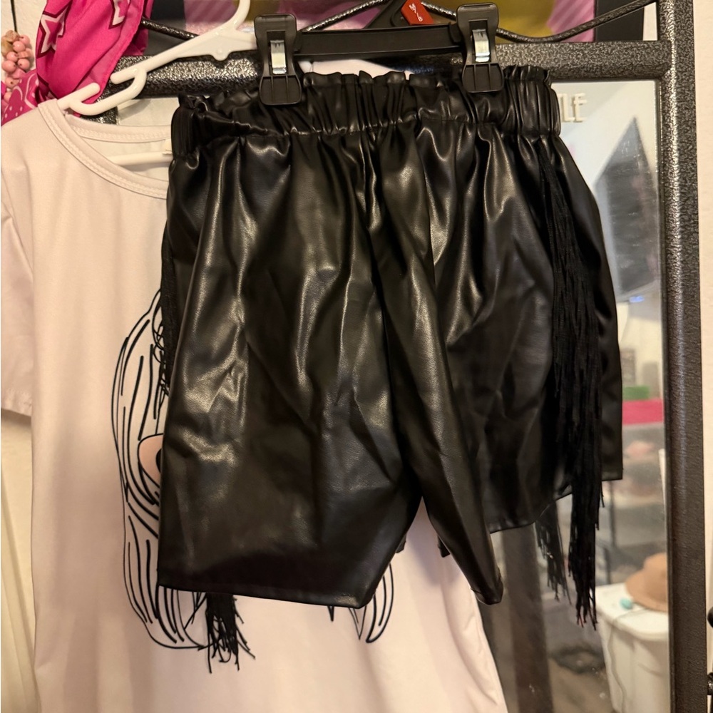 Taylor Swift boutique shirt and faux leather shorts with fringe Kids size 7/8 - Picture 4 of 6